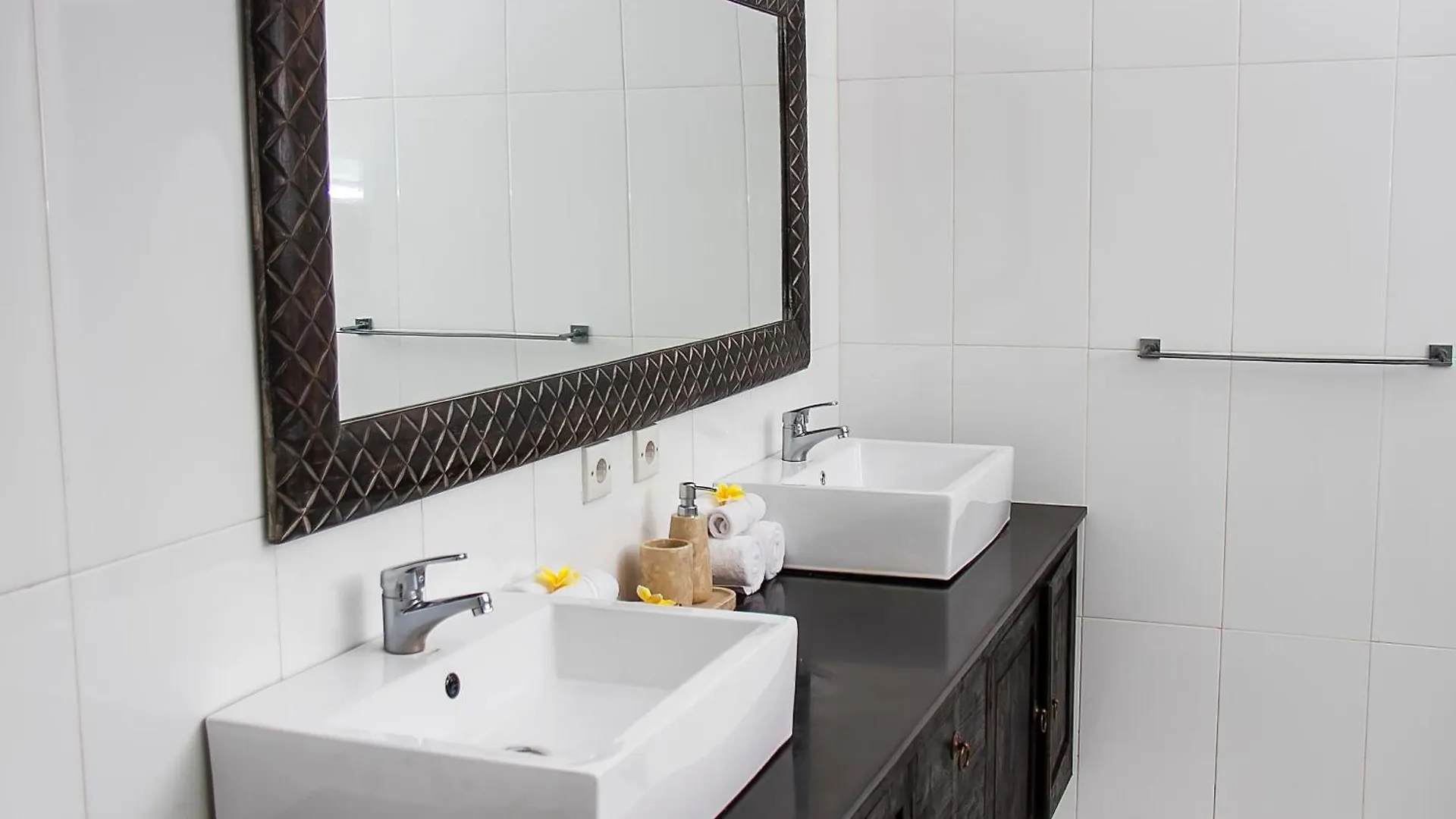 Villa Gardenia - 6 Bedrooms With Pool In Seminyak Indonesia